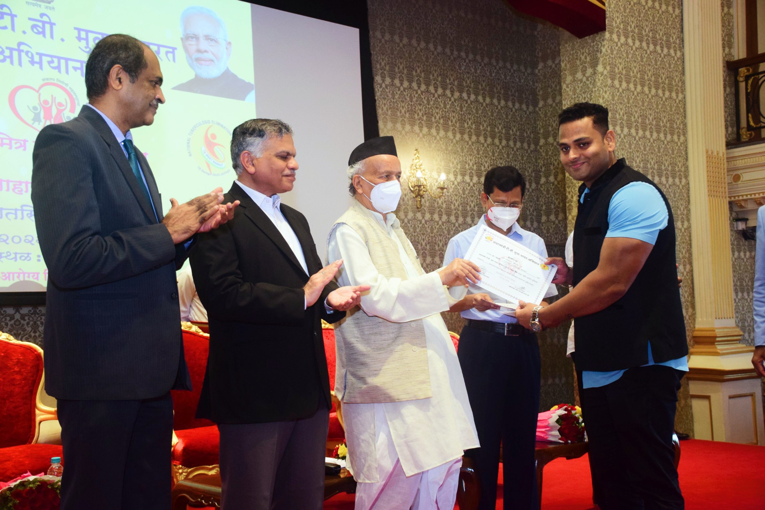 ठाणे जिल्हा मधील आरोग्य क्षेत्रात विषेश कामगीरी म्हणुन श्री. विशाल प्रदीप बोडके यांना महाराष्ट्र राज्याचे "महामहिम राज्यपाल श्री. भगतसिह कोश्यारी" यांच्या हस्ते गौरविण्यात आले.